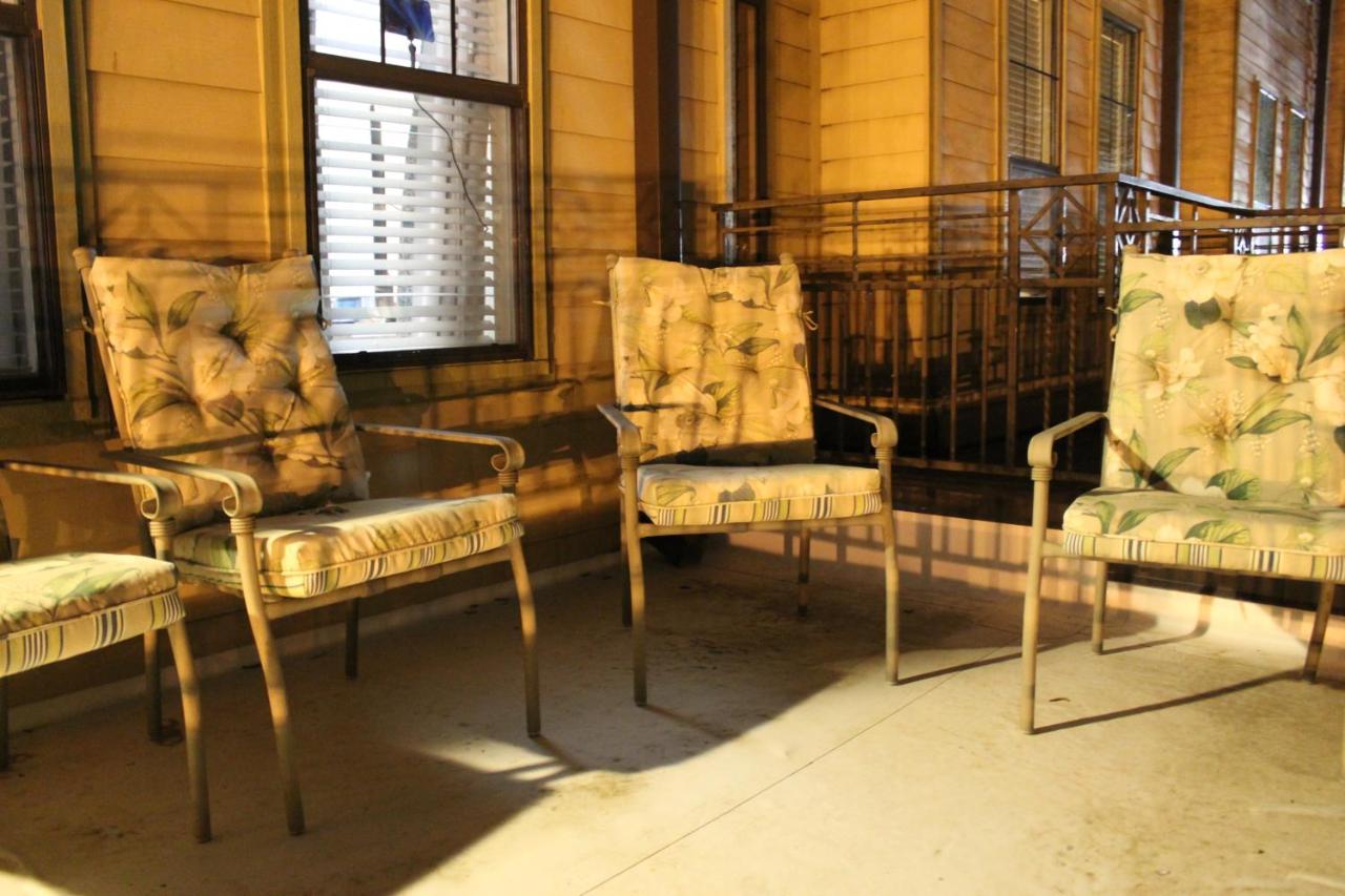 Old Fort Loft King & Queen Suites Nearest Accomodation To Marshals Museum Power Your Ev For Free! ฟอร์ตสมิธ ภายนอก รูปภาพ